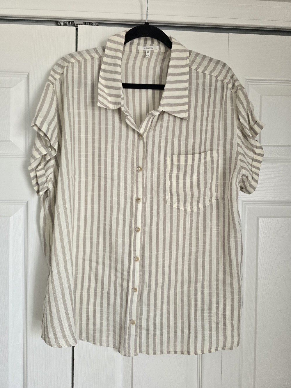 NWOT Maurices Beige and White Striped Short-Sleeve Button-Up Shirt